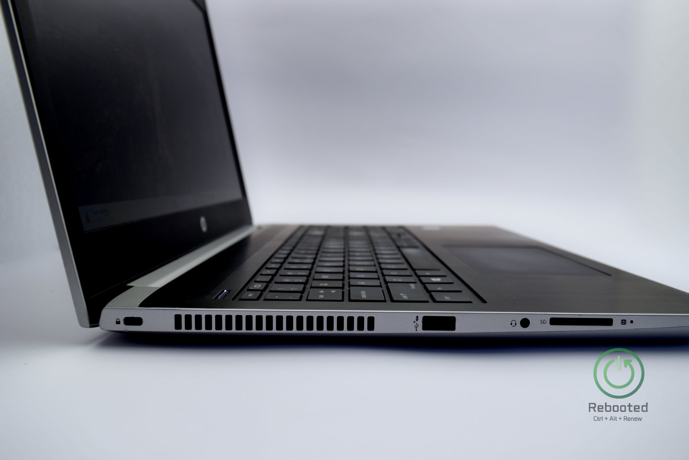 Снимка на HP ProBook 450 G5 с Intel Core i5-8250U, 8 GB DDR4, изглед 2