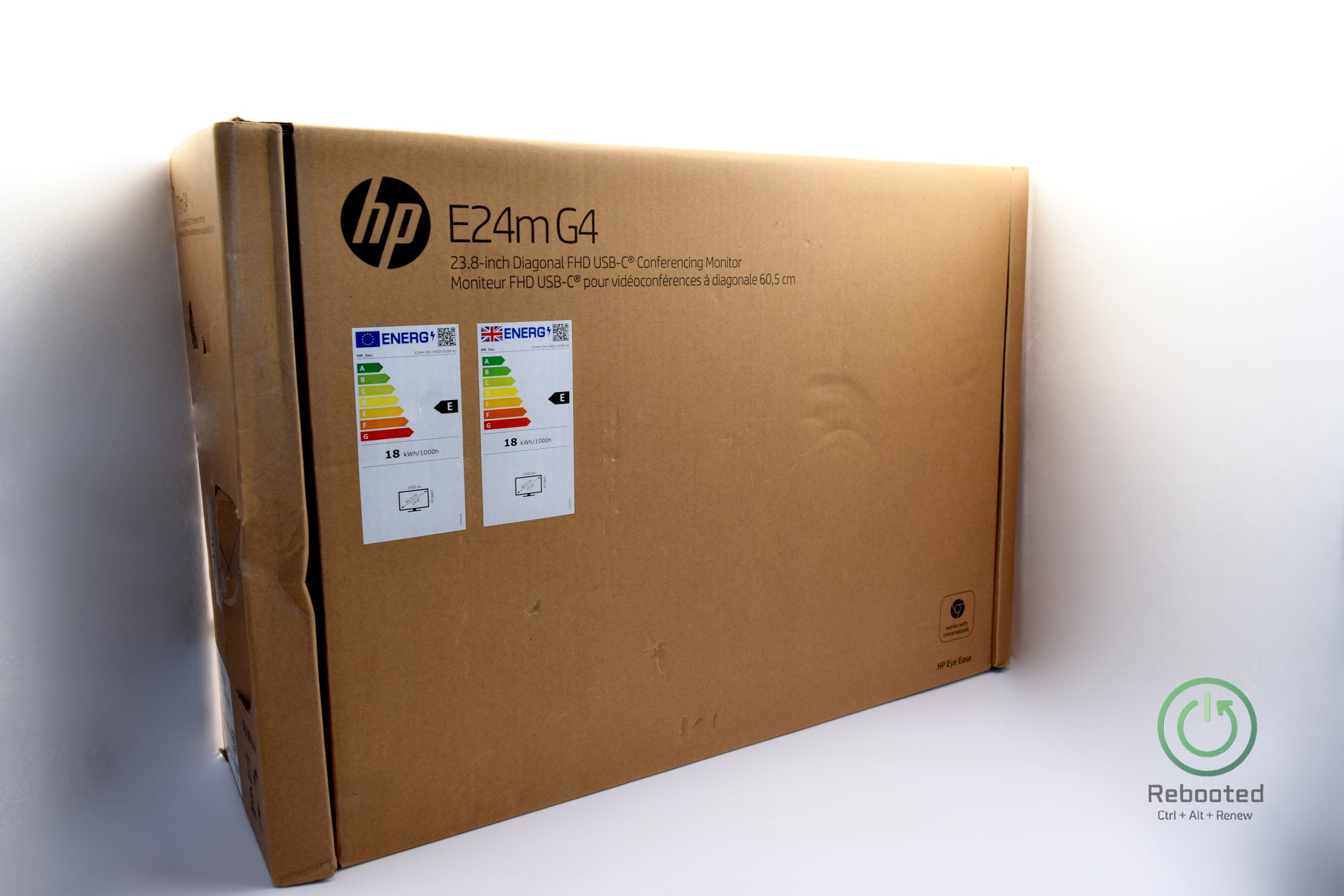 Снимка на HP E24m G4 с 23.8", изглед 3