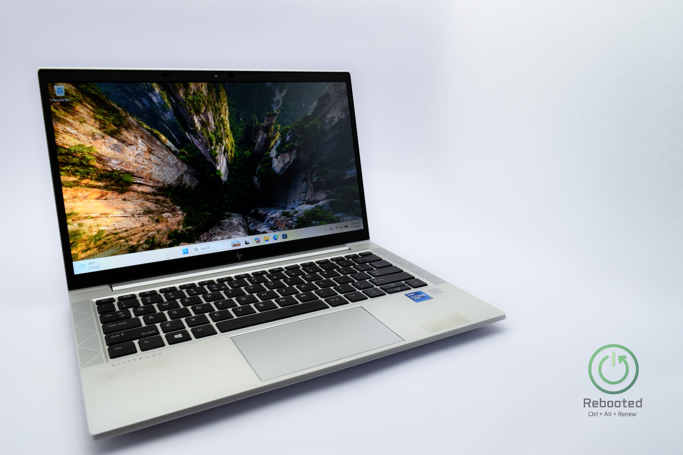 HP EliteBook 830 G8 product photo with Intel Core i7-1185G7, 16 GB DDR4, view 1