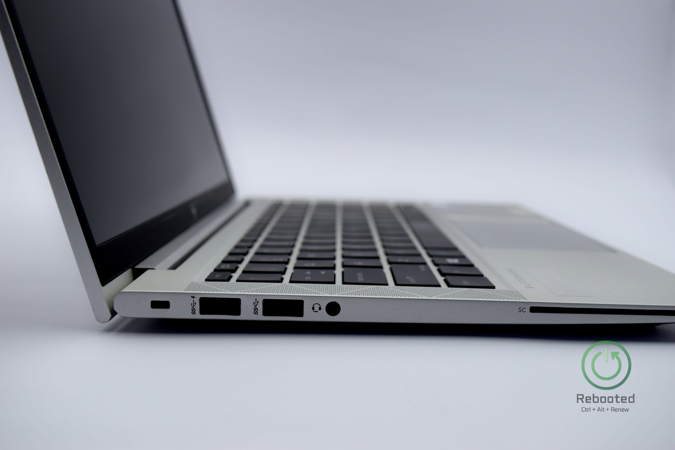 HP EliteBook 830 G8 product photo with Intel Core i7-1185G7, 16 GB DDR4, view 2