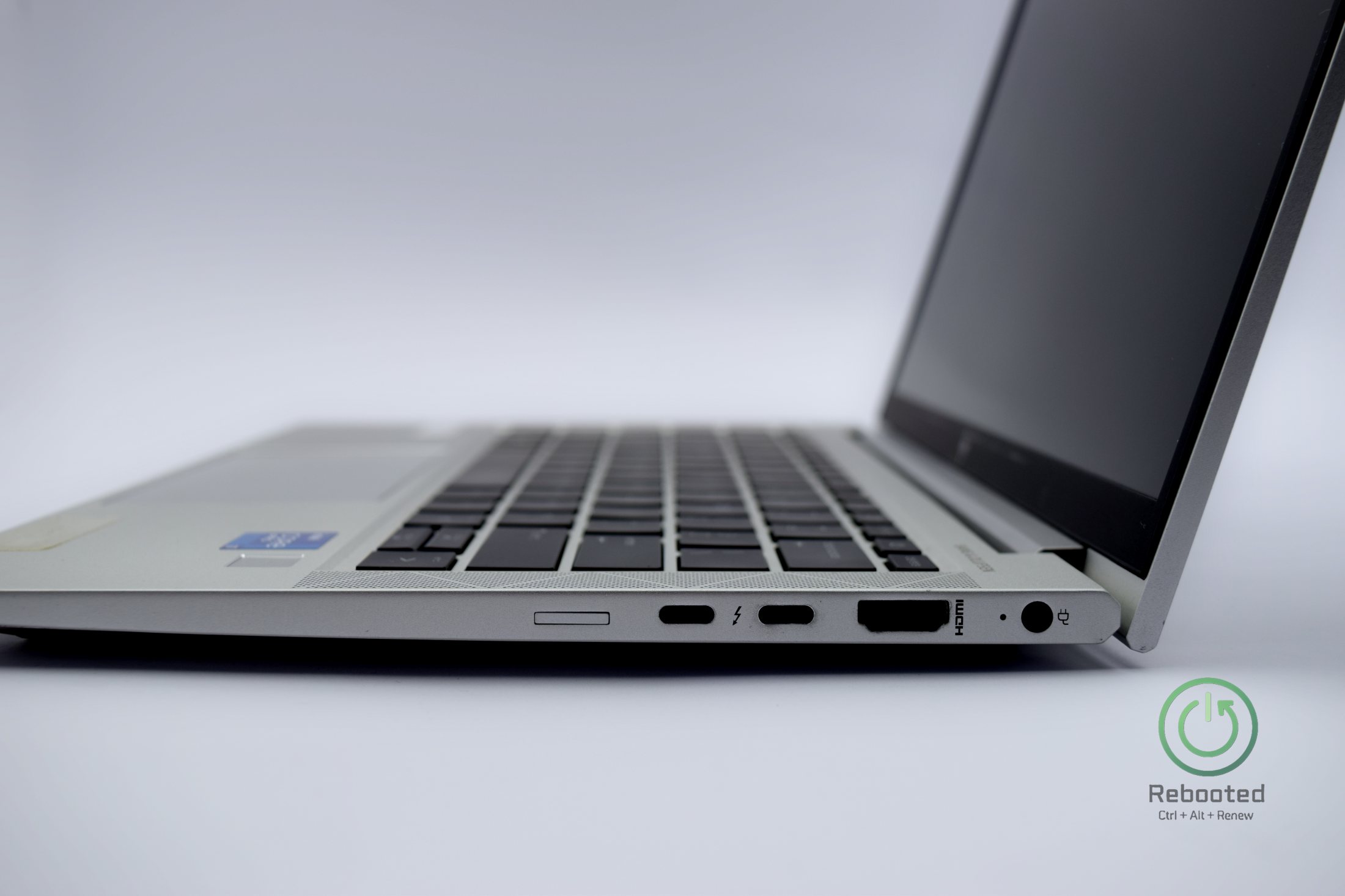 HP EliteBook 830 G8 product photo with Intel Core i7-1185G7, 16 GB DDR4, view 4