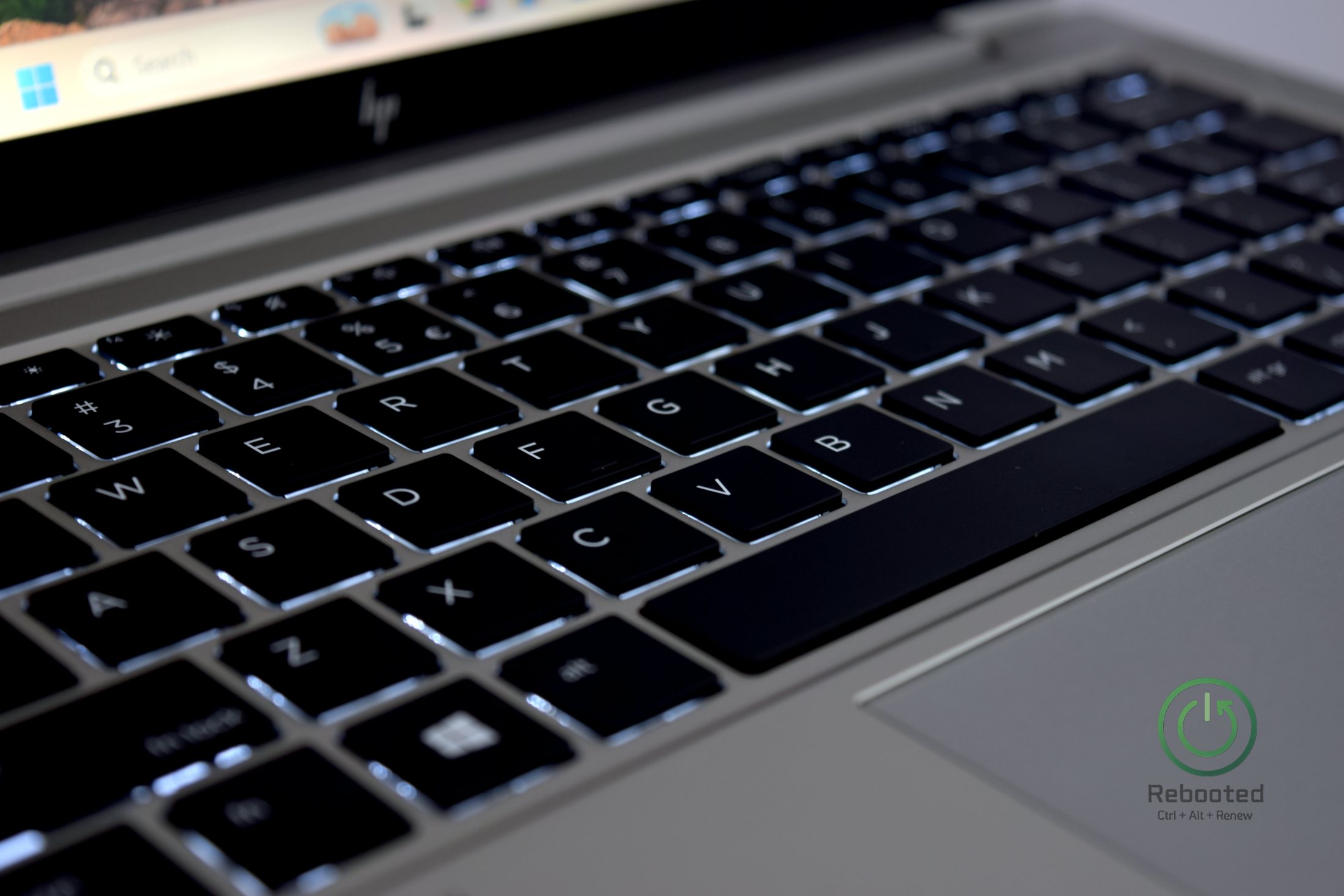 HP EliteBook 830 G8 product photo with Intel Core i7-1185G7, 16 GB DDR4, view 5