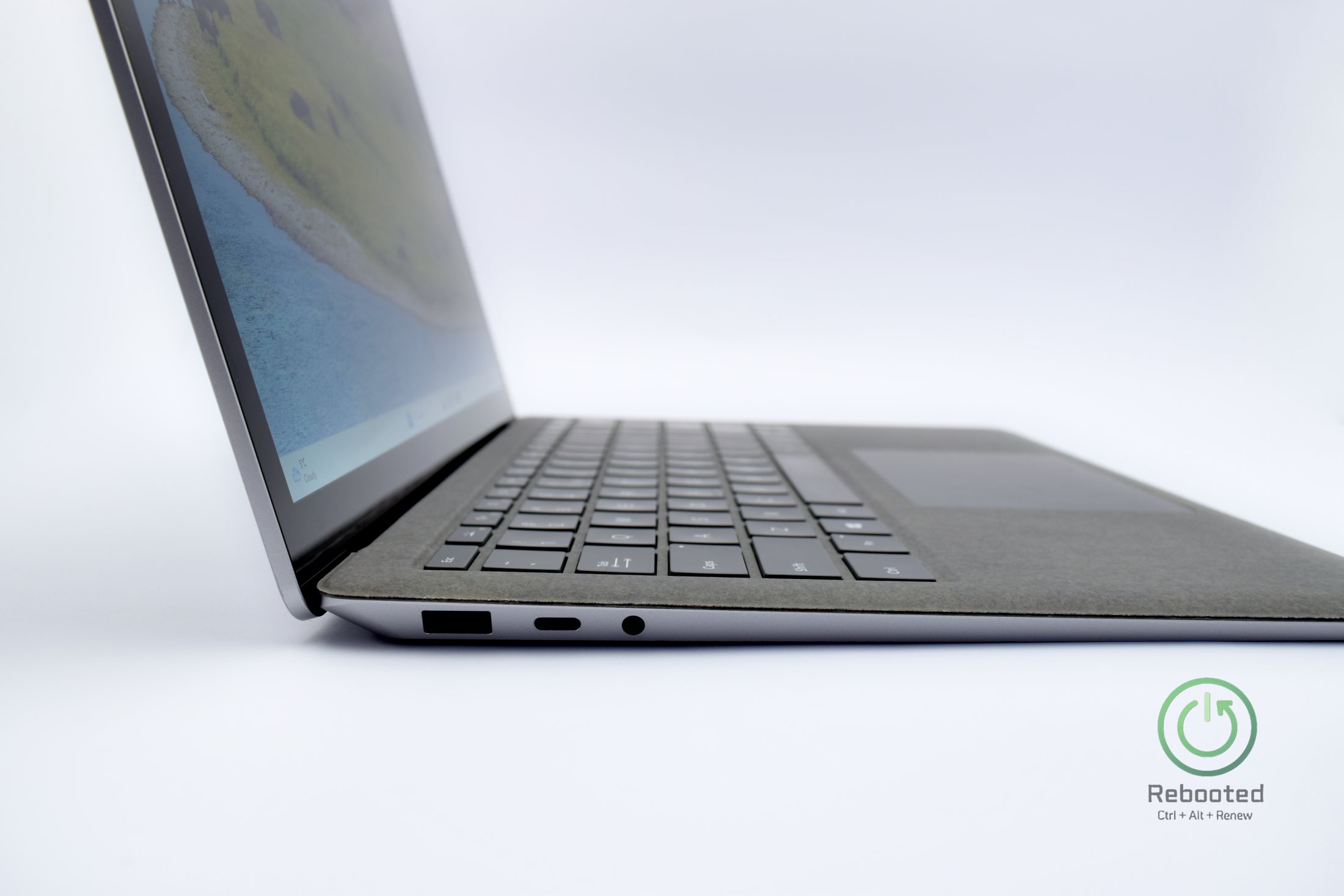 Microsoft Surface Laptop 4 product photo with Intel Core i5-1145G7, 8 GB DDR4, view 2